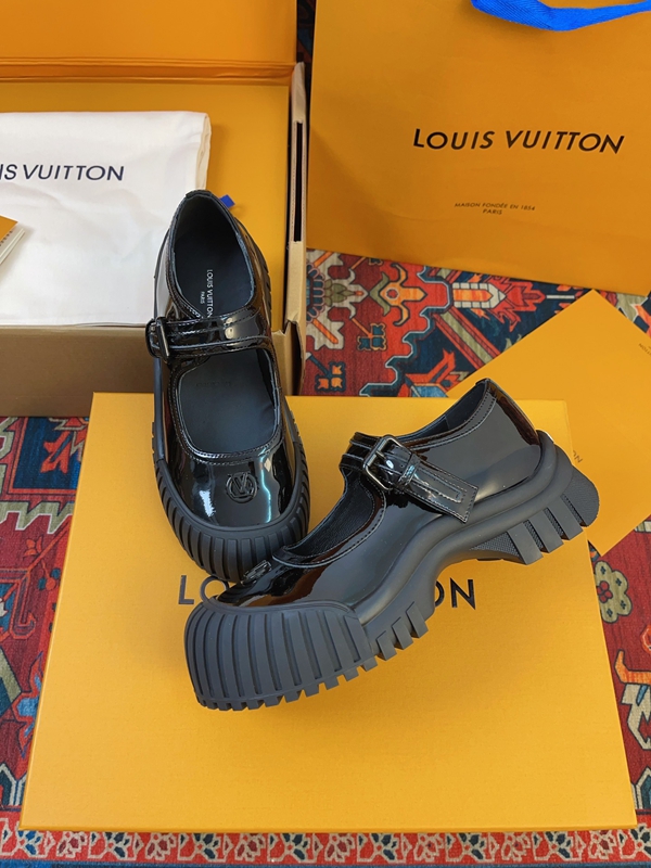 ルイヴィトン靴背面デザイン